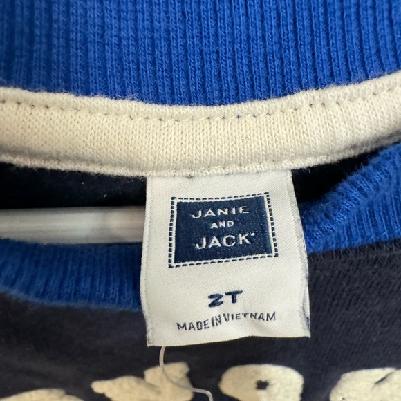 Janie and Jack “snow” sweatshirt 2T - Picture 4 of 4